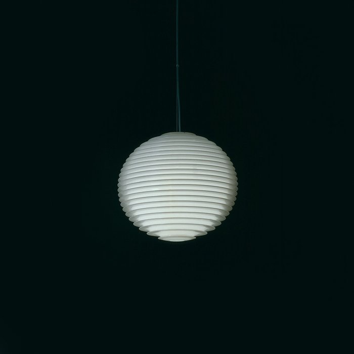 Подвесной светильник Rotaliana Flow с плафоном из литого опалового поликарбоната сферической формы - купить Подвесные светильники по цене 19410.0
