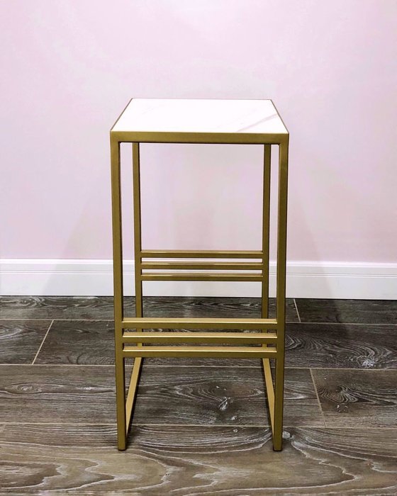 Прикроватный столик золотого цвета   - купить Кофейные столики по цене 35570.0