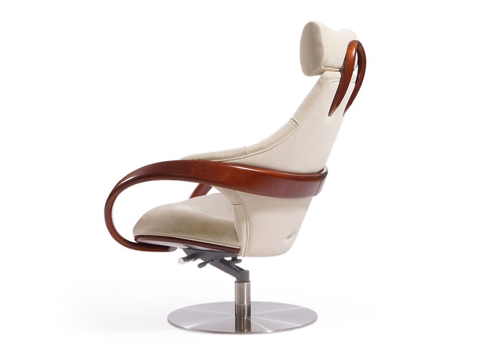 Кресло "Apriori S" с изящными подлокотниками из натурального дерева - лучшие Интерьерные кресла в INMYROOM
