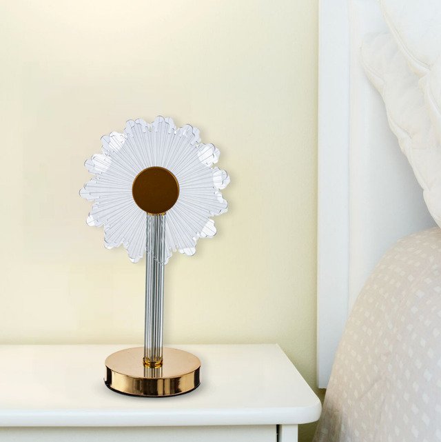 Настольная лампа Цветок бело-золотого цвета - купить Настольные лампы по цене 5123.0