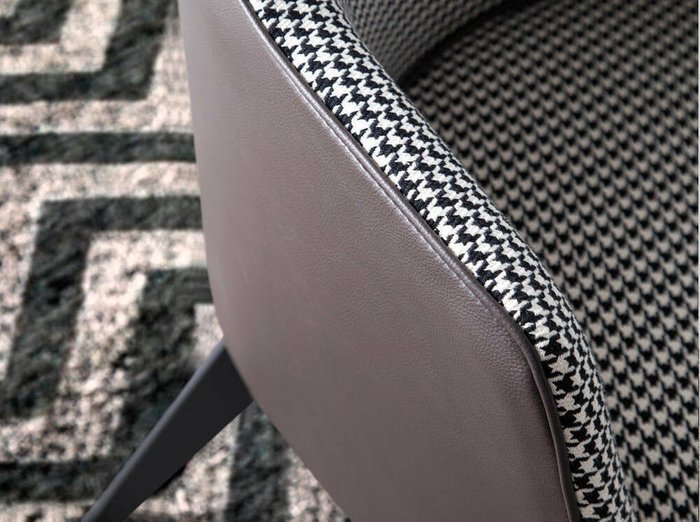 Кресло с обивкой из ткани черно-белого цвета  - купить Интерьерные кресла по цене 120990.0