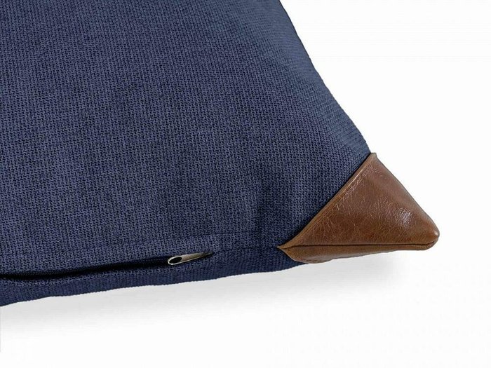 Подушка Chesterfield 60х60 темно-синего цвета - лучшие Декоративные подушки в INMYROOM