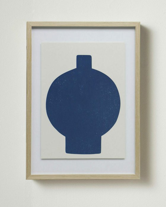 Интерьерный постер Ceramic Vase – III 45х60 сине-белого цвета - купить Картины по цене 12800.0 Интерьерный постер Ceramic Vase – III 45х60 сине-белого цвета - купить Картины по цене 12800.0
