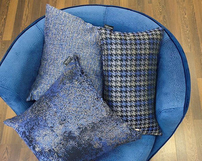 Декоративная подушка Milano Grace Indigo синего цвета - лучшие Декоративные подушки в INMYROOM