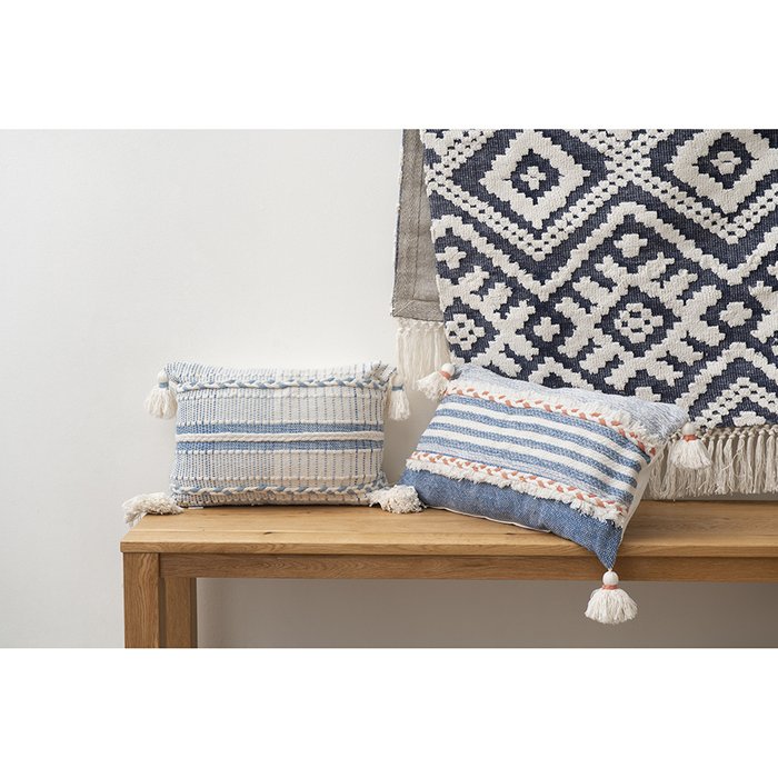 Чехол на подушку с кисточками и бахрамой Ethnic 35х60 синего цвета - лучшие Чехлы для подушек в INMYROOM