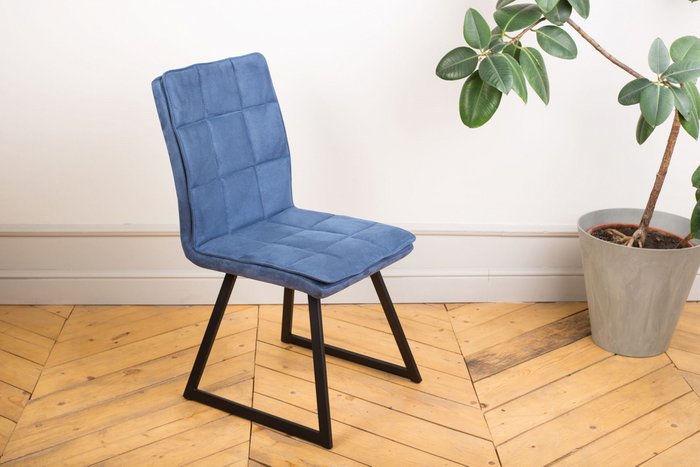 Стул с поворотным механизмом Gidor синего цвета с черными ножками - лучшие Обеденные стулья в INMYROOM