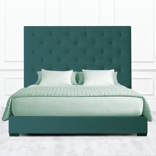 Кровать Joliet из массива с обивкой изумрудного цвета 180х200