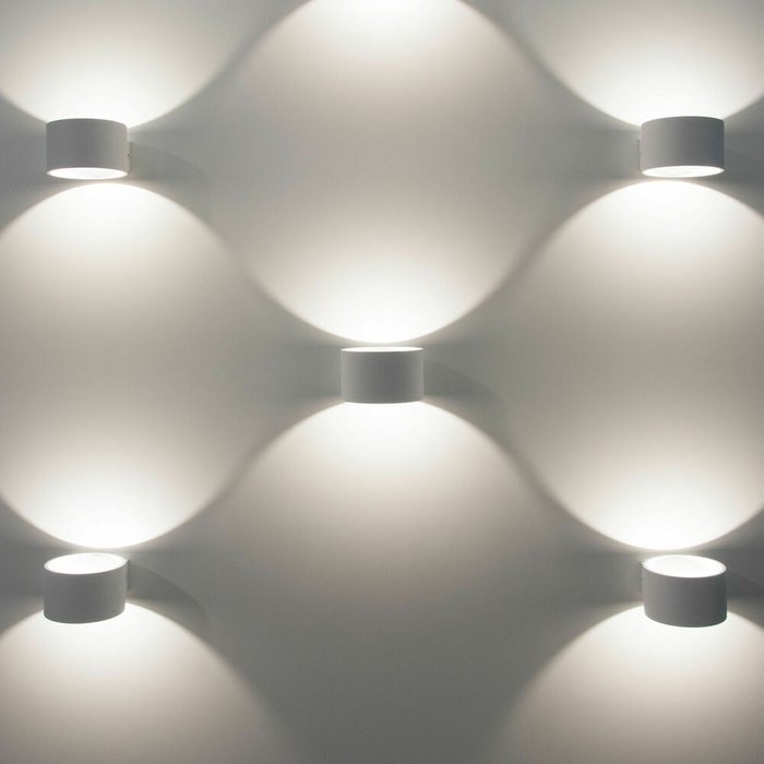 Настенный светодиодный светильник Coneto белого цвета - купить Бра и настенные светильники по цене 3420.0