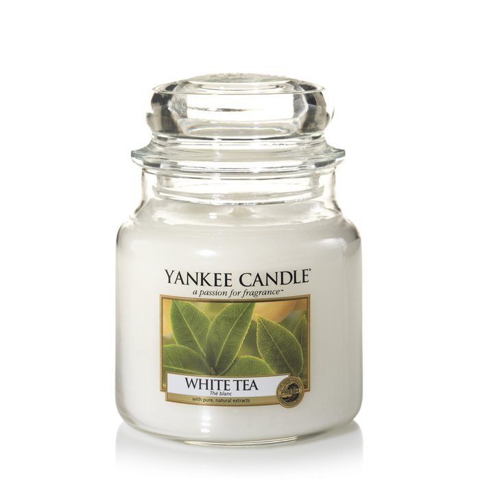 Ароматическая свеча Yankee Candle White tea / Белый чай