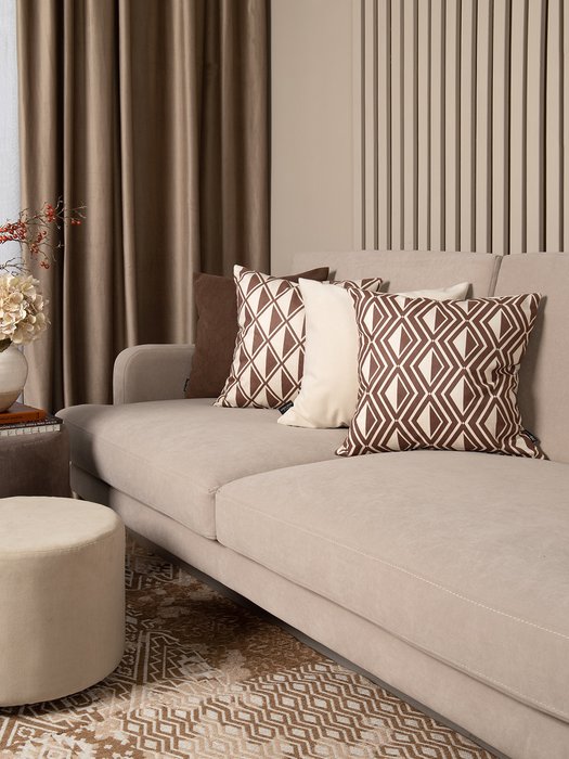 Декоративная подушка Akra коричневого цвета - купить Декоративные подушки по цене 799.0