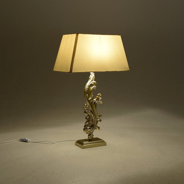 Лампа настольная с белым абажуром - купить Настольные лампы по цене 9800.0