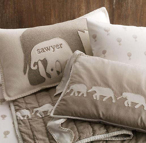 Декоративная наволочка appliqued felt elephants - лучшие Декоративные подушки в INMYROOM