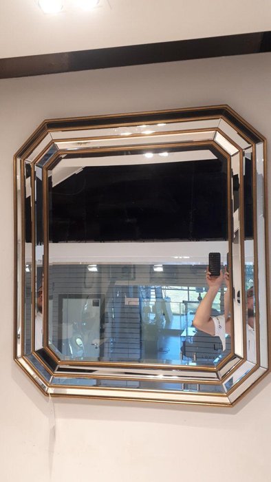 Настенное зеркало Глен в раме золотого цвета - лучшие Настенные зеркала в INMYROOM