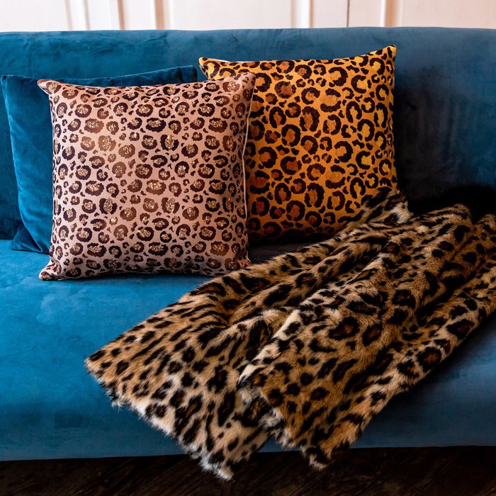 Интерьерная подушка Леопард карамельного цвета - лучшие Декоративные подушки в INMYROOM