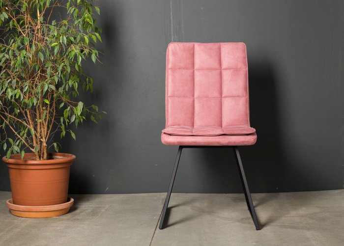 Стул Gidor розового цвета с черными ножками - лучшие Обеденные стулья в INMYROOM