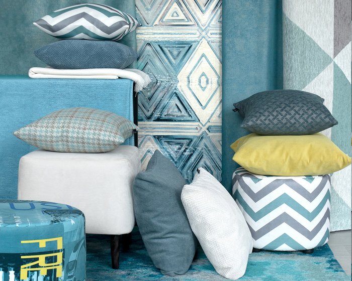 Декоративная подушка Zoom Cross Azure - лучшие Декоративные подушки в INMYROOM
