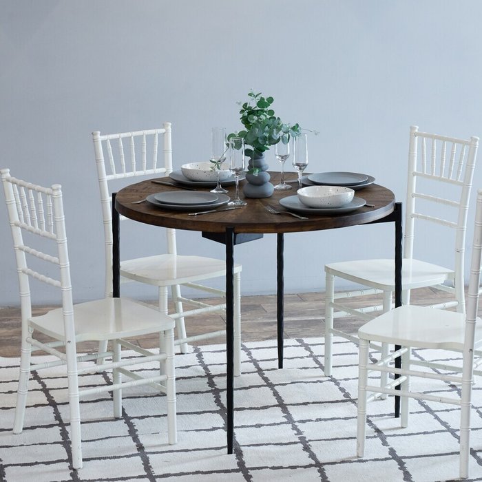 Обеденный стол из массива Васу коричневого цвета - купить Обеденные столы по цене 45900