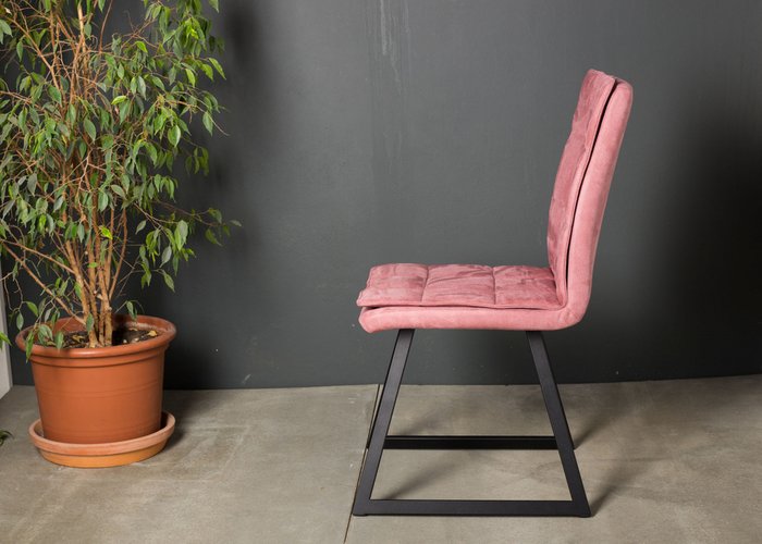 Стул Gidor розового цвета с черными ножками - купить Обеденные стулья по цене 8590.0