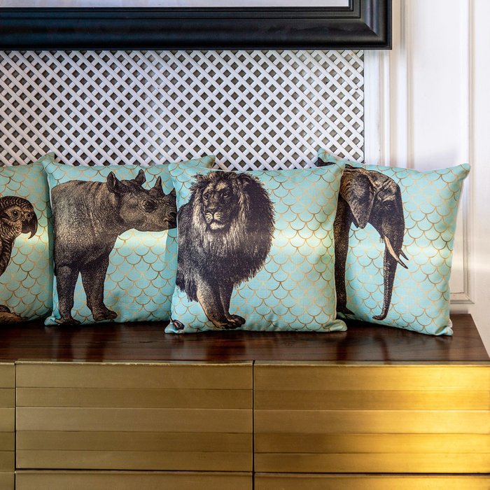 Интерьерная подушка Самый обыкновенный носорог 45х45 - лучшие Декоративные подушки в INMYROOM