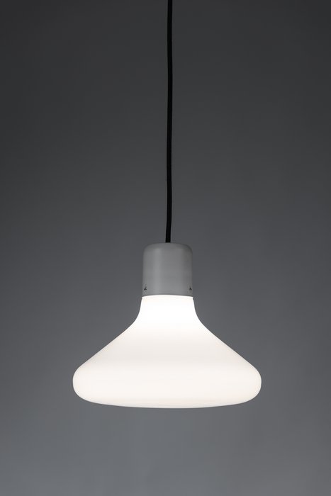 Подвесной светильник Form Cone белого цвета - купить Подвесные светильники по цене 7400.0
