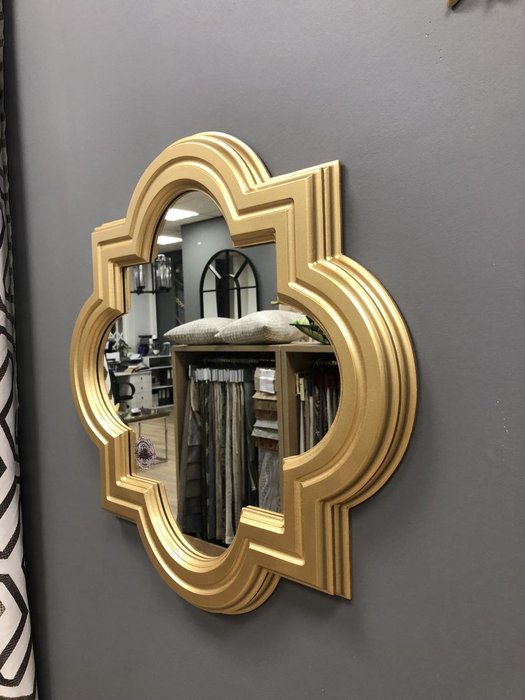 Настенное зеркало Malaga золотого цвета - лучшие Настенные зеркала в INMYROOM
