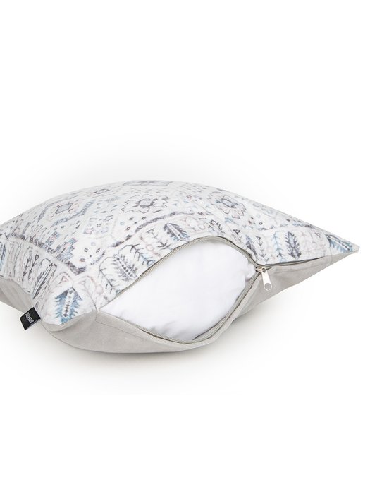 Декоративная подушка Arabica бело-синего цвета - лучшие Декоративные подушки в INMYROOM