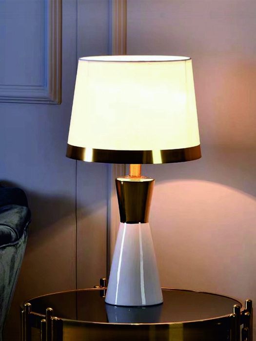 Настольная лампа Riccarda с основанием из металла и керамики - лучшие Настольные лампы в INMYROOM