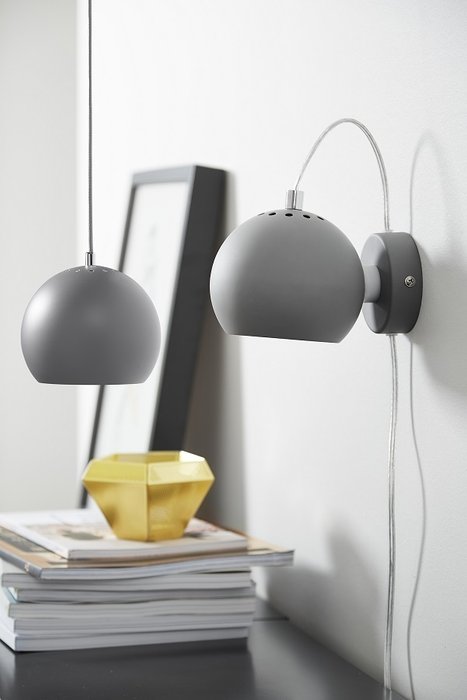 Настенная лампа Ball серого цвета - купить Бра и настенные светильники по цене 5720.0