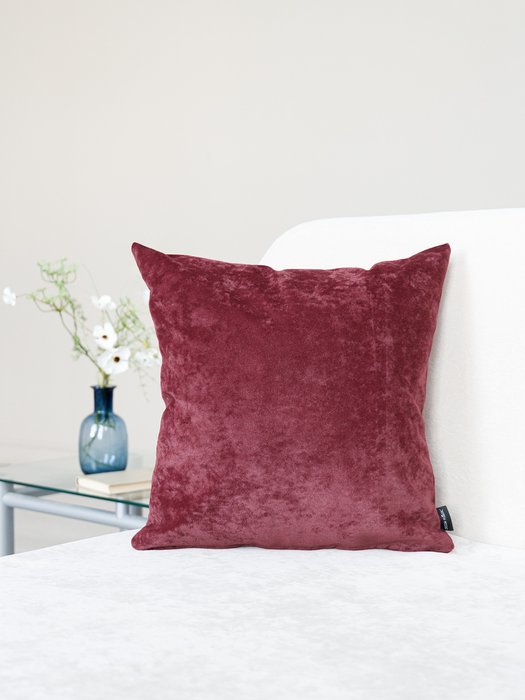Декоративная подушка Opera 45х45 бордового цвета - лучшие Декоративные подушки в INMYROOM