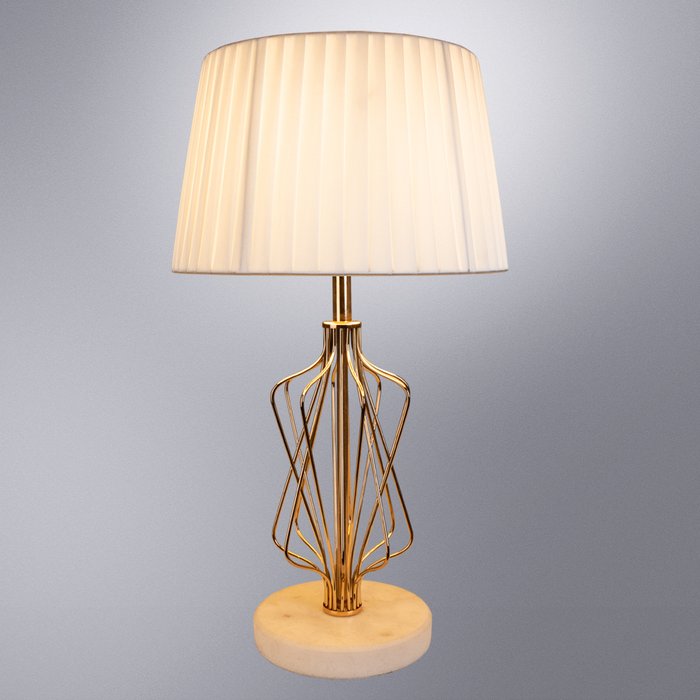 Настольная лампа Fire бело-золотого цвета - купить Настольные лампы по цене 8990.0