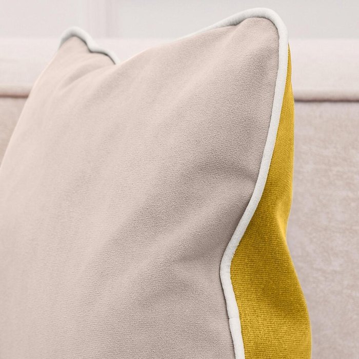 Подушка декоративная Duo бежево-горчичного цвета - лучшие Декоративные подушки в INMYROOM