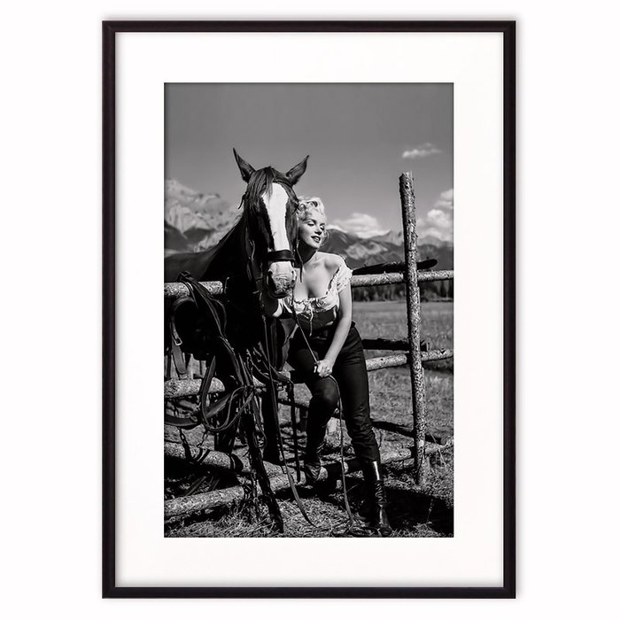 Постер в рамке Мерилин Монро с лошадью 21х30 см