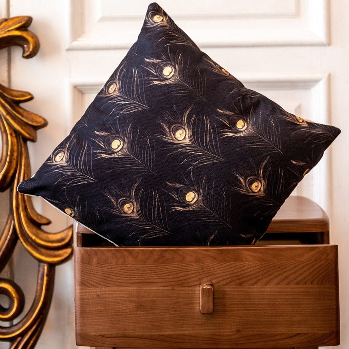 Интерьерная подушка Жар-Птица черного цвета - купить Декоративные подушки по цене 2000.0