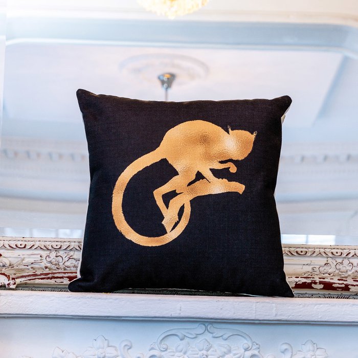 Интерьерная подушка Золотая обезьяна 45х45 - купить Декоративные подушки по цене 2000.0