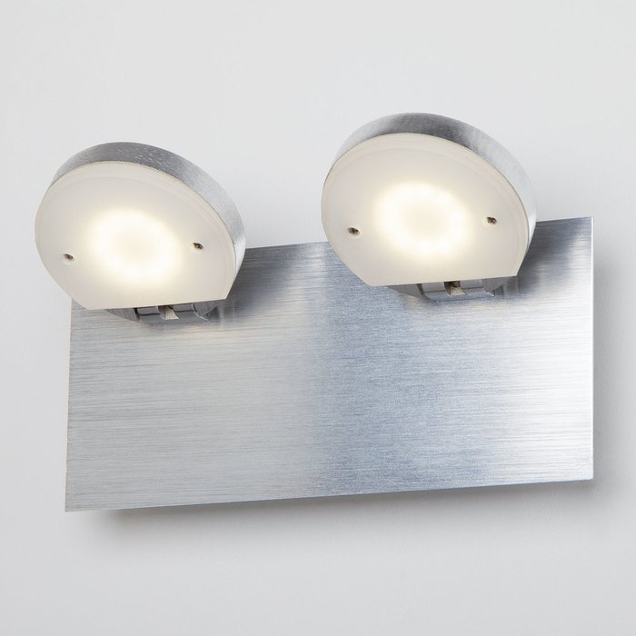 Светодиодный настенный светильник с поворотными плафонами 20004/2 алюминий - лучшие Накладные споты в INMYROOM