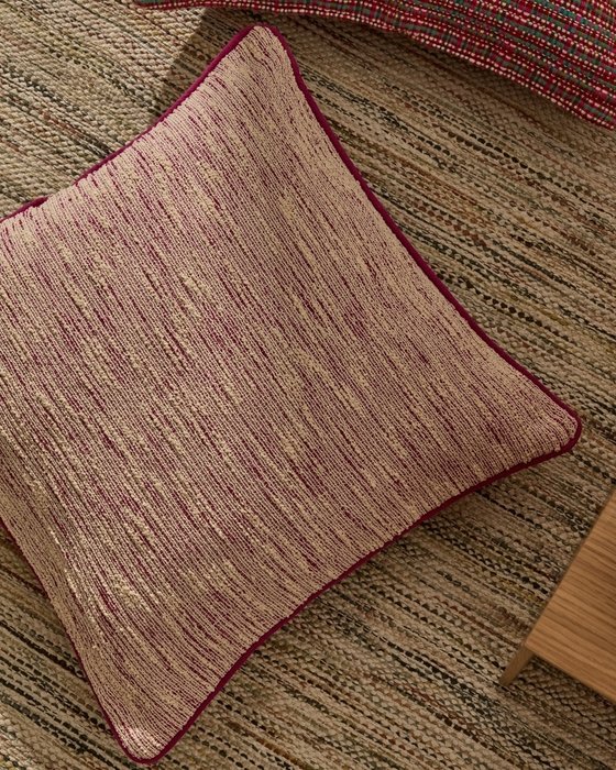 Чехол на подушку Brisella 45x45 розового цвета - лучшие Чехлы для подушек в INMYROOM Чехол на подушку Brisella 45x45 розового цвета - лучшие Чехлы для подушек в INMYROOM