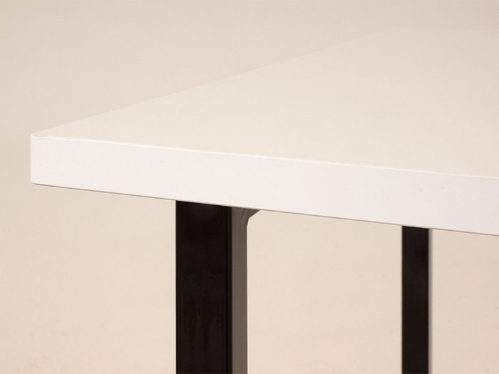 Письменный стол Board L белого цвета - лучшие Письменные столы в INMYROOM