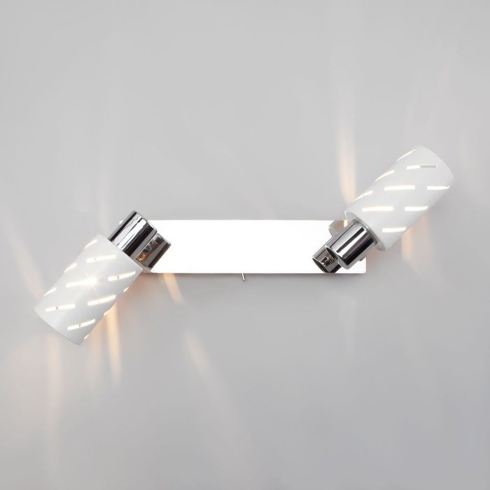Настенный светильник с поворотными плафонами 20090/2 белый/хром Fente - лучшие Накладные споты в INMYROOM