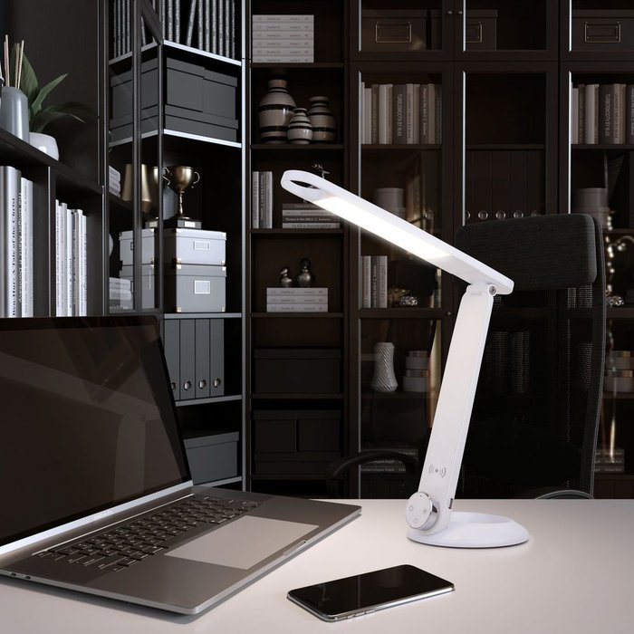 Светодиодная настольная лампа с беспроводной зарядкой 80428/1 белый Action - лучшие Рабочие лампы в INMYROOM