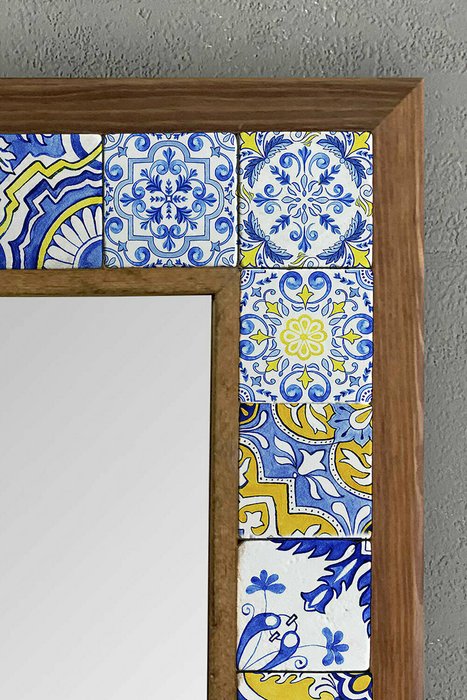Настенное зеркало 43x43 с каменной мозаикой сине-желтого цвета - лучшие Настенные зеркала в INMYROOM