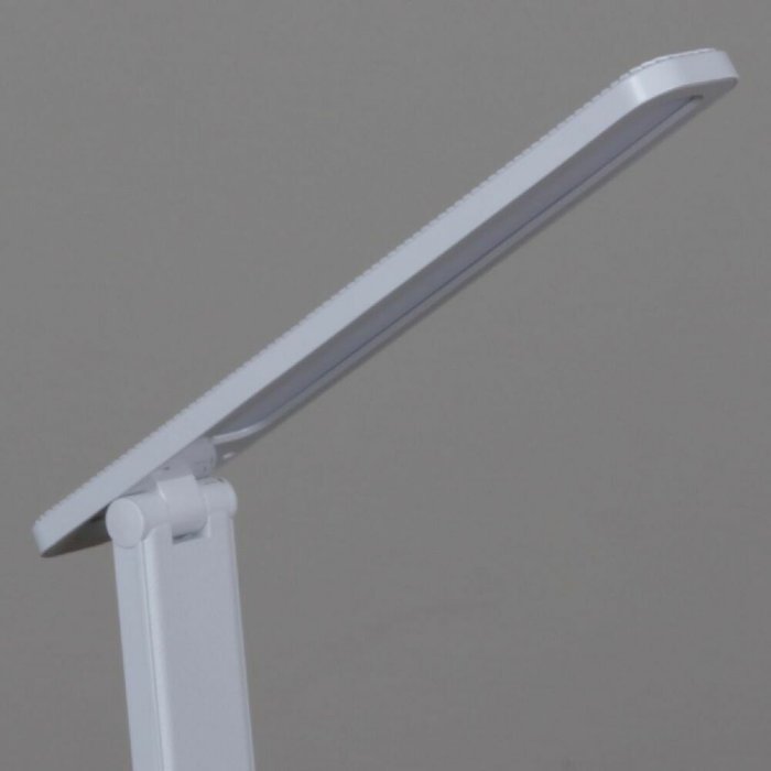 Настольная лампа 00010-0.7-01D white (пластик, цвет белый) - купить Рабочие лампы по цене 1240.0