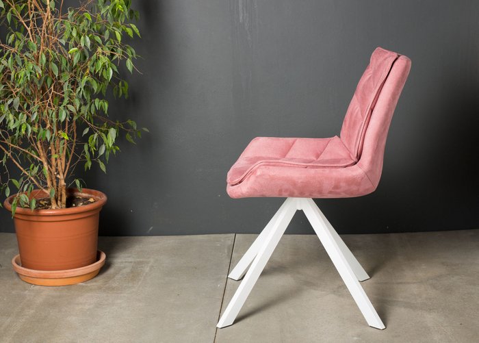 Стул с поворотным механизмом Atlas розового цвета - лучшие Обеденные стулья в INMYROOM