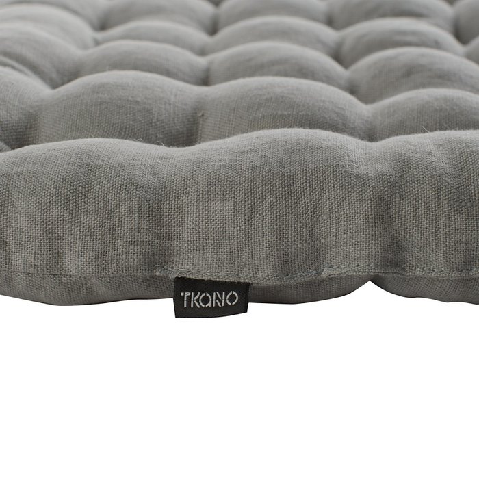 Стеганная подушка на стул из умягченного льна серого цвета - лучшие Декоративные подушки в INMYROOM