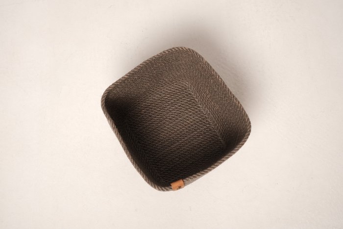 Квадратная корзина для флаконов Stone серого цвета - купить Плетеные корзины по цене 1990.0