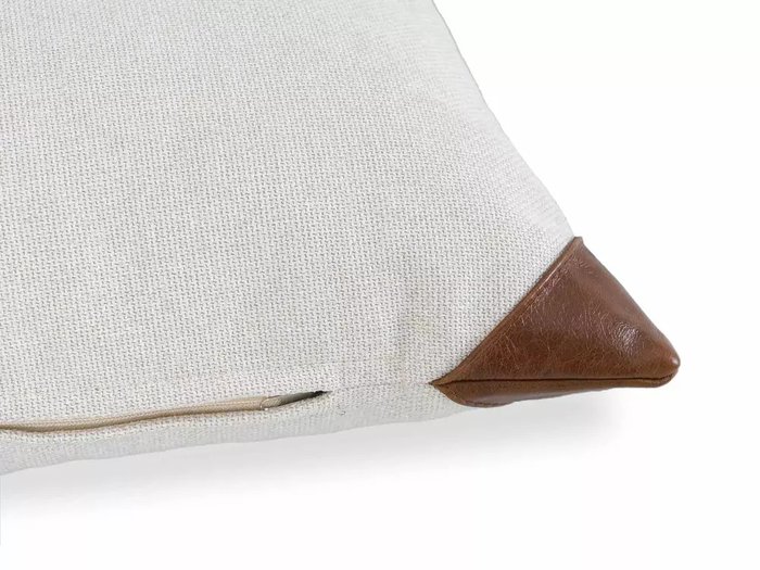 Подушка Chesterfield 60х60 светло-бежевого цвета - лучшие Декоративные подушки в INMYROOM