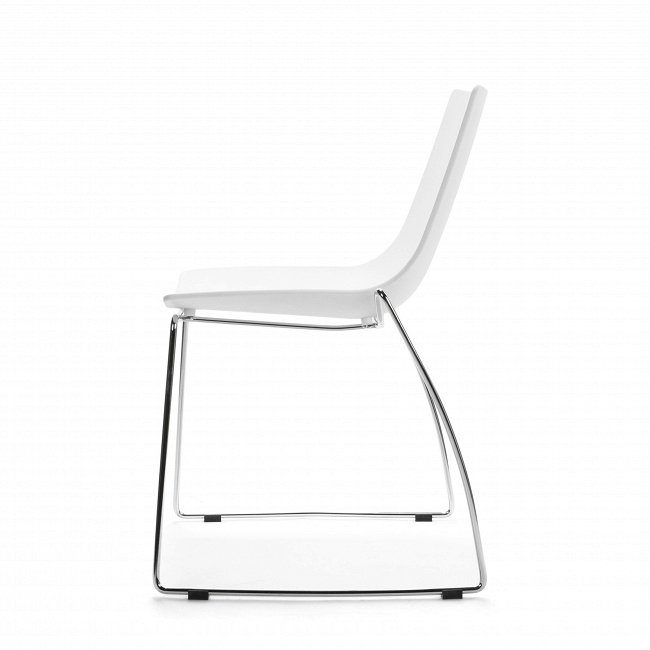Стул Cafeteria белого цвета - купить Обеденные стулья по цене 6901.0