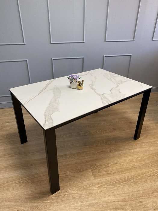 Раздвижной обеденный стол BL130 бело-черного цвета - лучшие Обеденные столы в INMYROOM