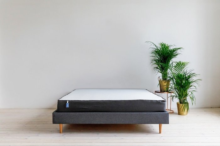 Кровать Grey серого цвета без изголовья 140х200  - купить Кровати для спальни по цене 22632.0