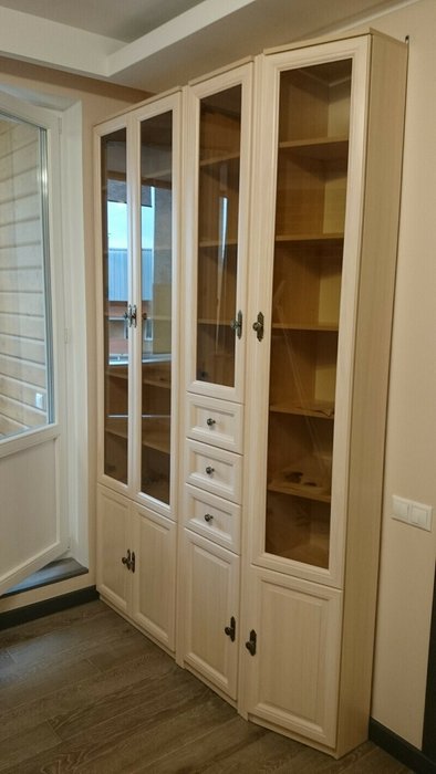 Шкаф для книг Montpellier светло-бежевого цвета - лучшие Книжные шкафы в INMYROOM