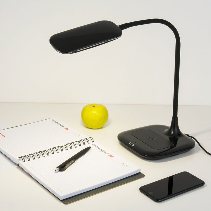 Светодиодная настольная лампа с беспроводной зарядкой 80419/1 черный - купить Рабочие лампы по цене 1390.0